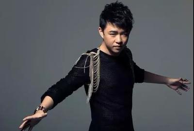 小豆音樂文化與金曲歌王劉嘉亮簽約，攜手共創文化藝術新篇章